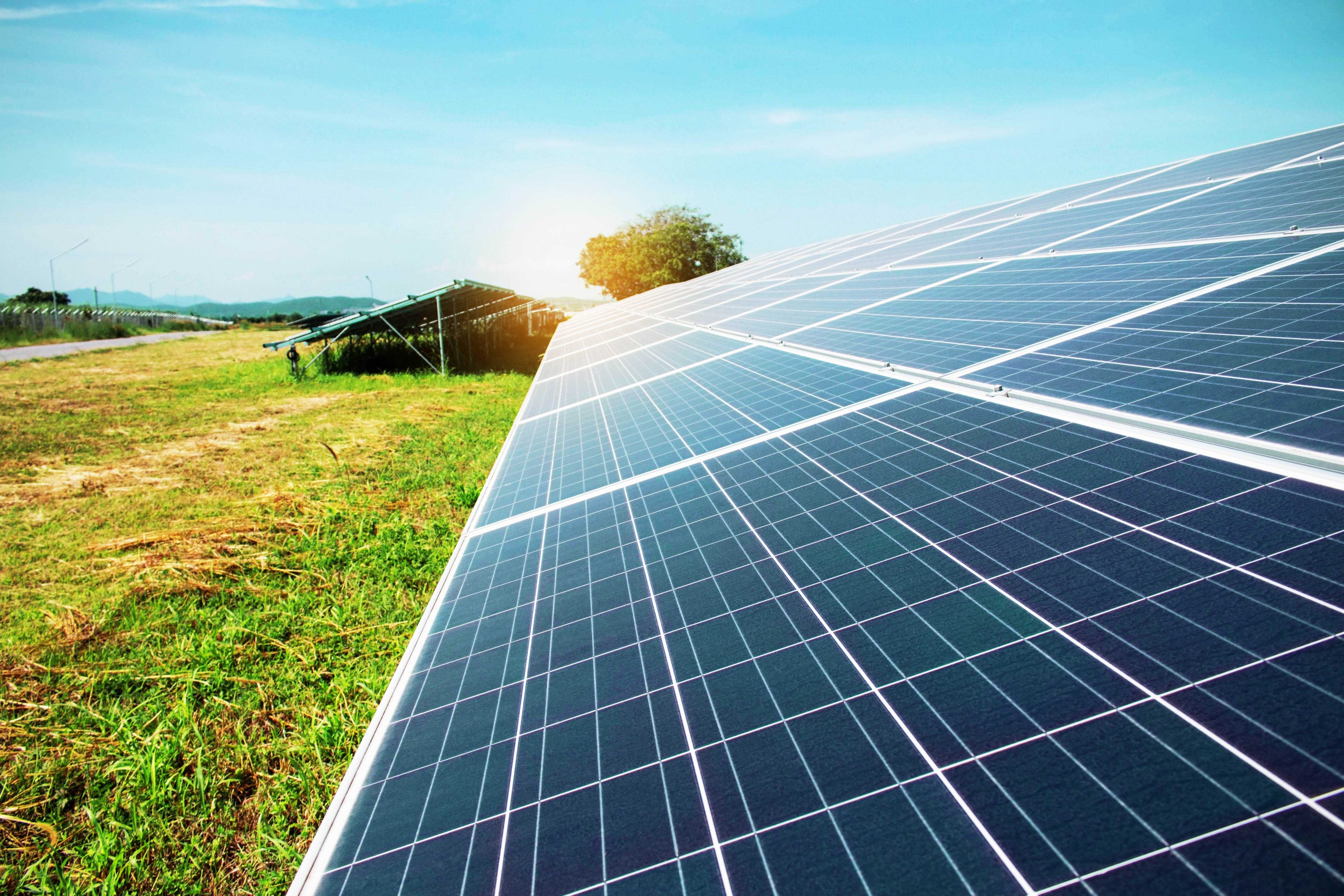 Solar inverter and the advantages of using solar power system